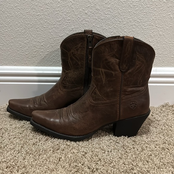 ARIAT Women’s Low Cowboy Boots - Picture 3 of 5